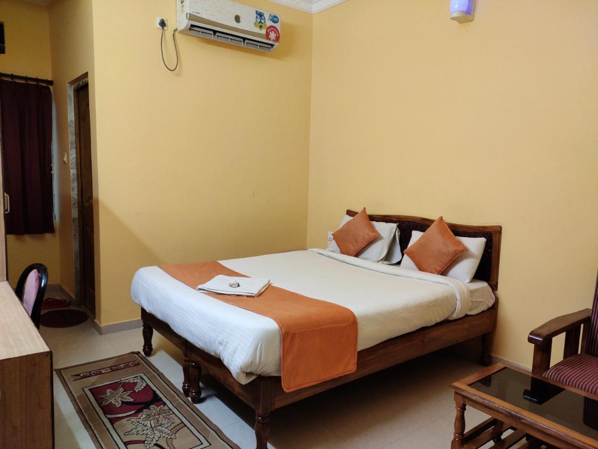 Hotel Sambit International, Near Sea Beach Puri Zewnętrze zdjęcie