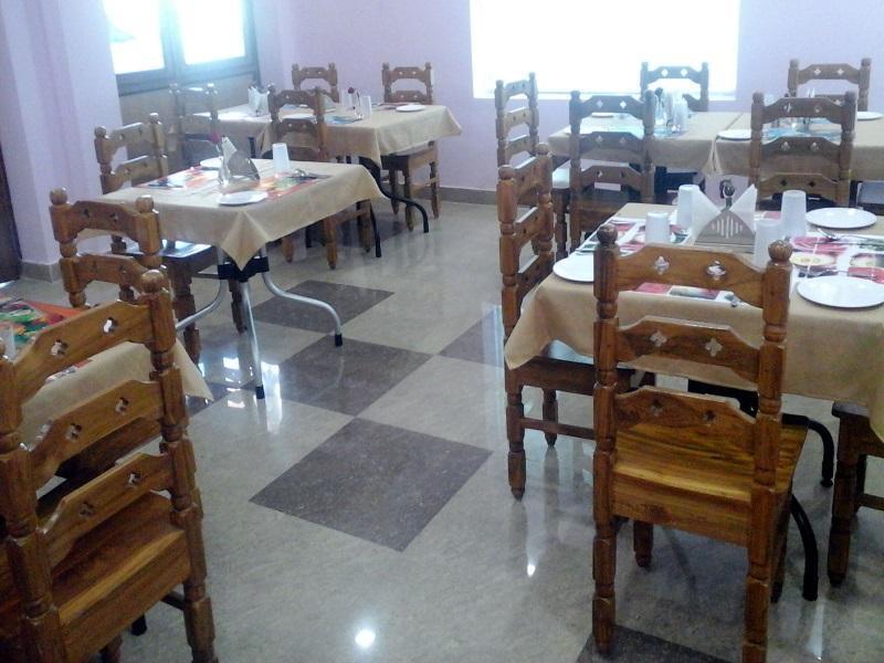 Hotel Sambit International, Near Sea Beach Puri Zewnętrze zdjęcie